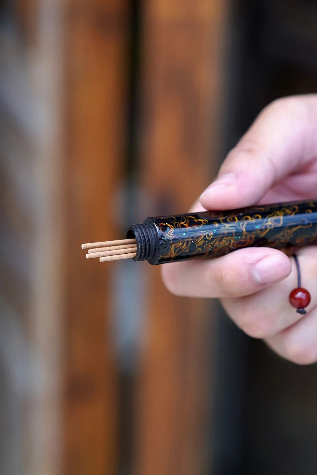 大漆黑金犀皮线香香筒