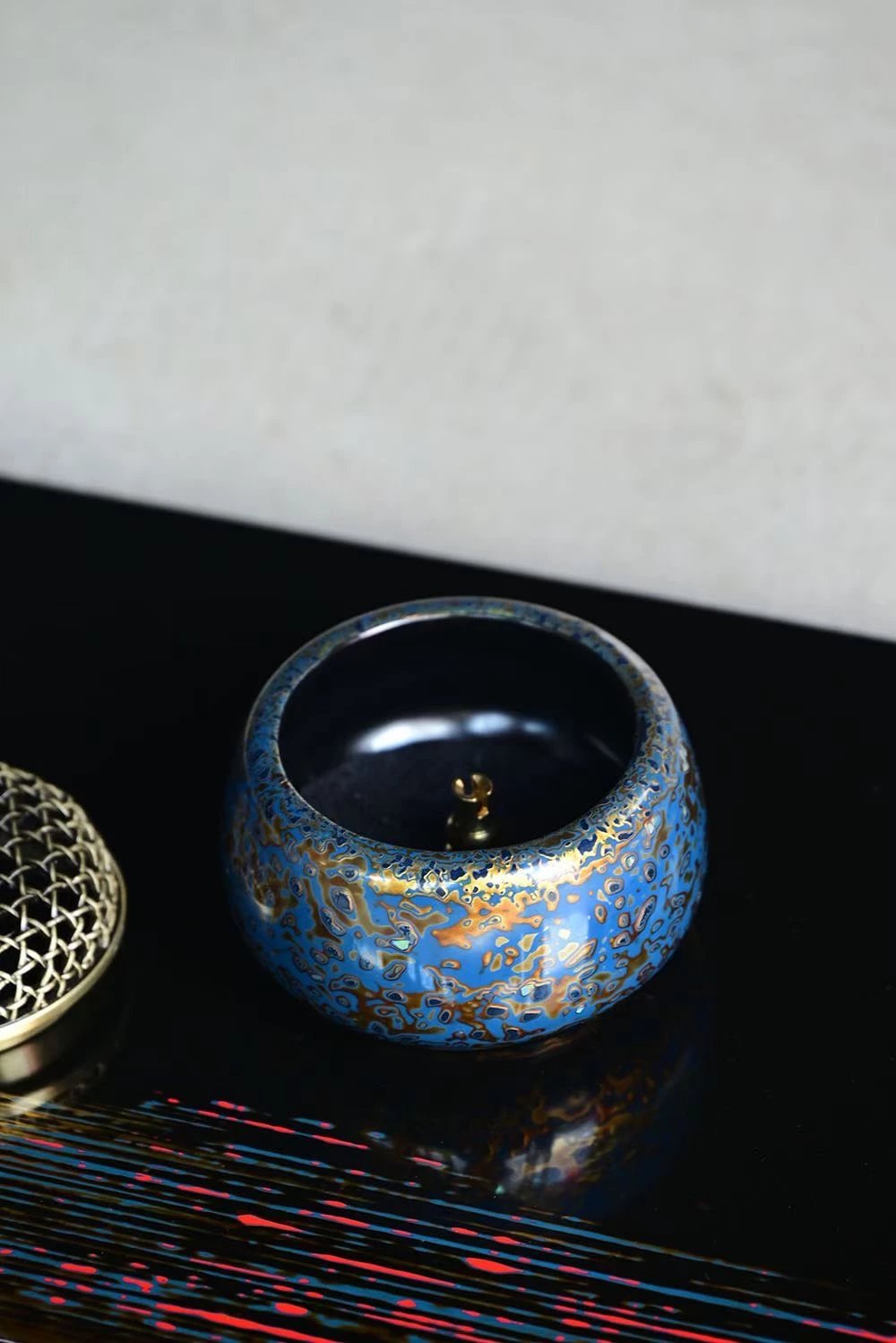 满金蓝犀皮木胎小香炉