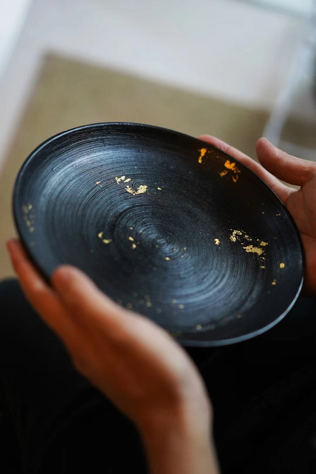 大漆宅叙风拉丝贴金箔圆盘