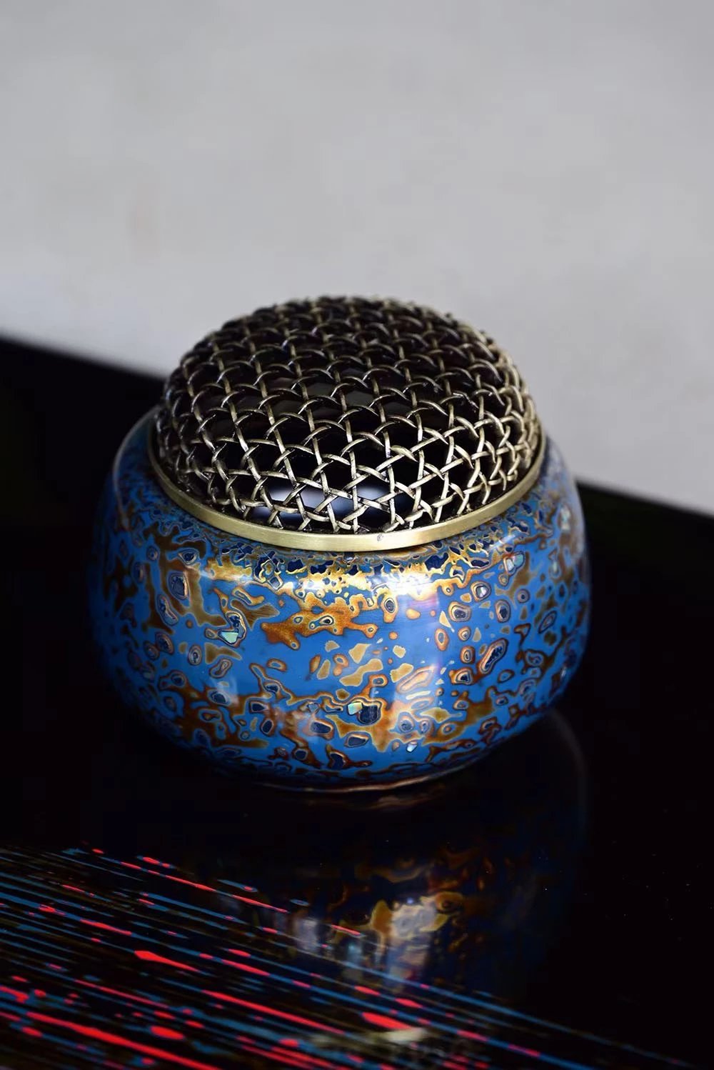 满金蓝犀皮木胎小香炉